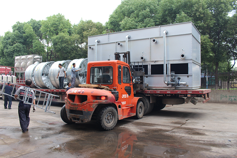 逆流式閉式冷卻塔發貨現場 逆流式閉式冷卻塔發貨現場